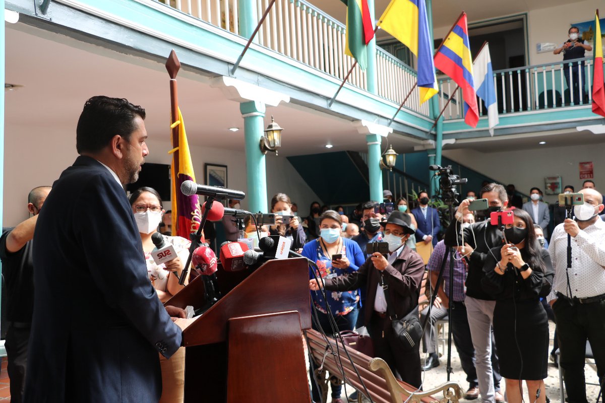 GoberLoja's tweet photo. #Loja se suma al #EcuadorDelEncuentro 🤝

👉Gobernador de la Provincia de Loja, @mariomancino, designado mediante Decreto Ejecutivo No. 39 por el Presidente de la República, @LassoGuillermo, asume funciones y presenta a su equipo de trabajo. 

#EncontrémonosPorLoja https://t.co/qx5I5it57i