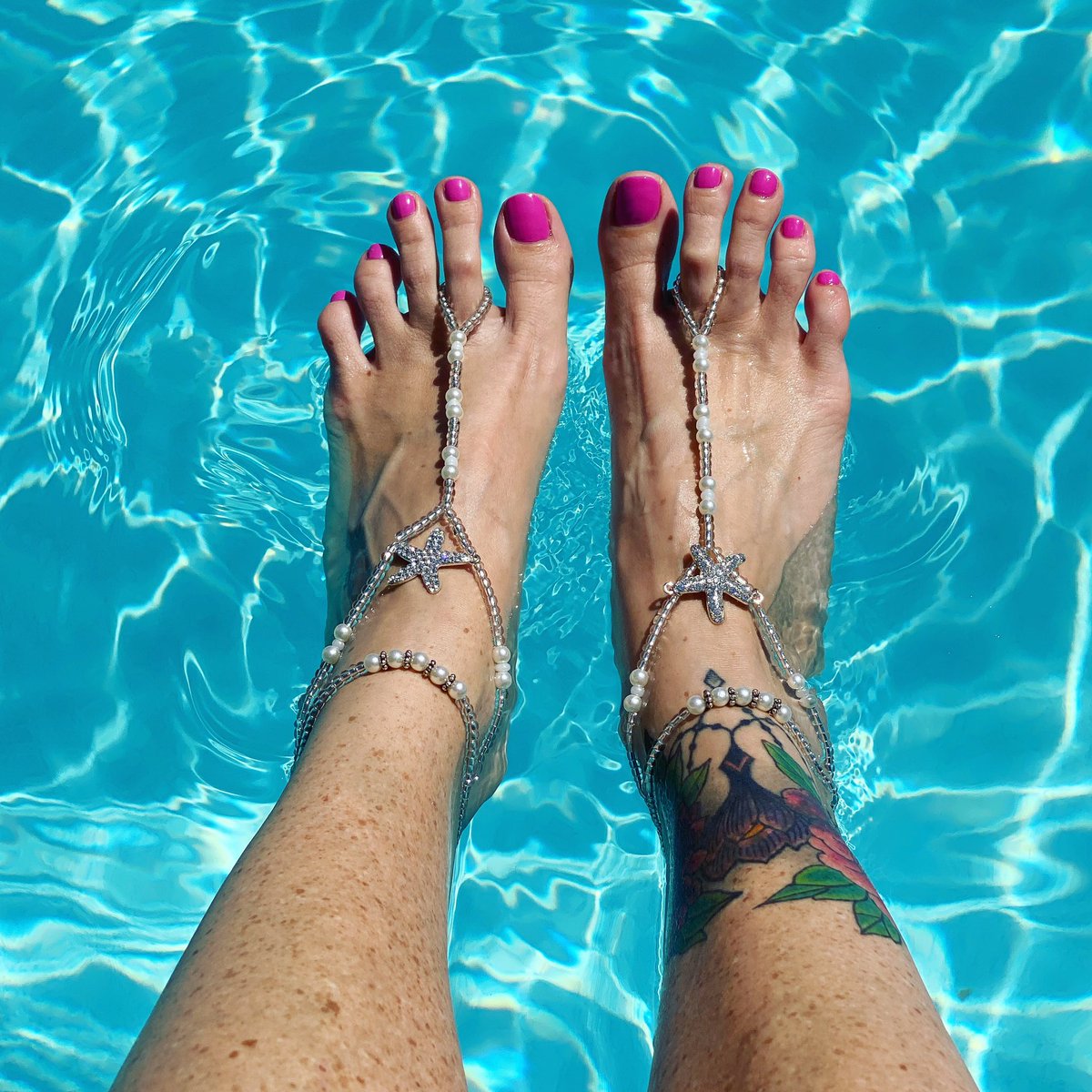 PHensile's tweet photo. #toejewelry by the pool. #barefeet #feetinthewater #pinktoenails #pinktoes #longtoes #footjewelry #veinyfeet https://t.co/JwePLQH6sO