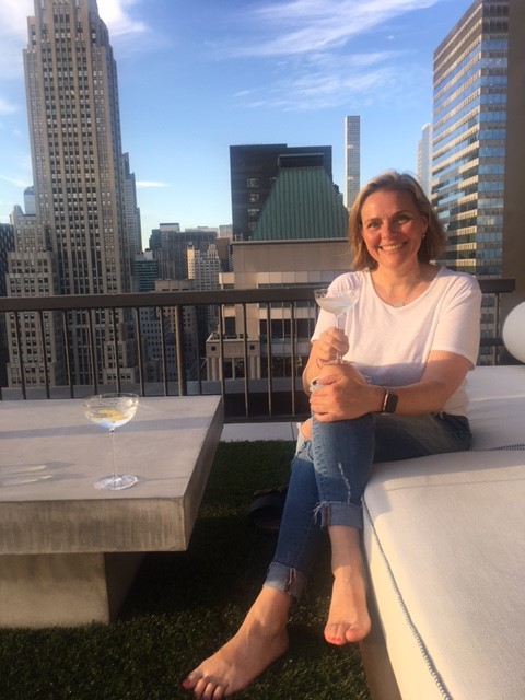 cindygallop's tweet photo. I asked @annakanner what she wanted to drink. She said, "Vodka." Well, she is Russian...so I broke out the cocktail samovar 🙂It was the perfect weather last night for @GreyGoose martinis on the roof terrace at #theskyapartment #hotvaxsummer https://t.co/2pTcsdpcoi