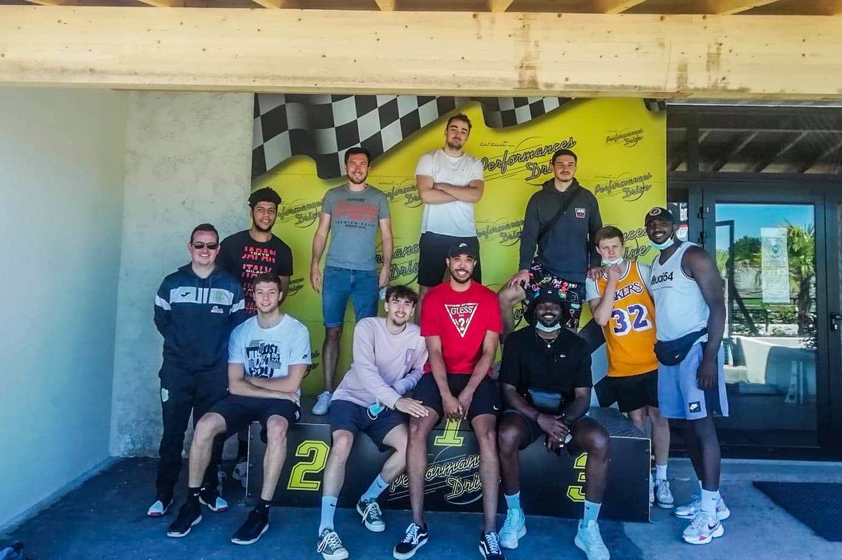enfantsduforez's tweet photo. Un moment convivial 🤝 pour nos joueurs.
Afin de clôturer 🎬 cette drôle de saison les joueurs de Romain #Tillon étaient au karting 🏎 ce matin et ont terminé par un bon barbecue 🍖.
Merci au coach d'avoir organisé cette belle journée.
#GrandirEnsemble 💛💚 #EFF🏀 https://t.co/QuE3k4ppIz