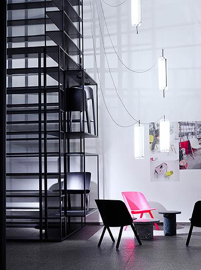 Wow_Lighting's tweet image. Guise pendant and ceiling lamps collection is a Stefan Diez design for @VibiaLight. Crafted of precision glass and embedded with a row of recessed LED, explores the relationship between light and transparency. 

Learn more: bit.ly/3vuVjSv

#wowlighting #vibia #vibiamiles