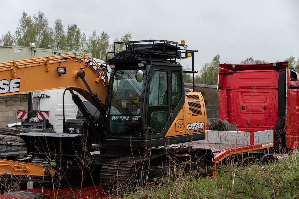 warwickward's tweet photo. 💥ANOTHER MACHINE LEAVING💥
The @CaseCE_EU CX130D Long Reach being loaded up and heading out to a drainage board! 🦅
For more information on Case CX130D's, head to our website or drop us a message - https://t.co/nCrwEzZNHj #WarwickWard #CaseCe #CaseCX130D #CX130D #Cx130DLongReach https://t.co/VVhsLpWar3