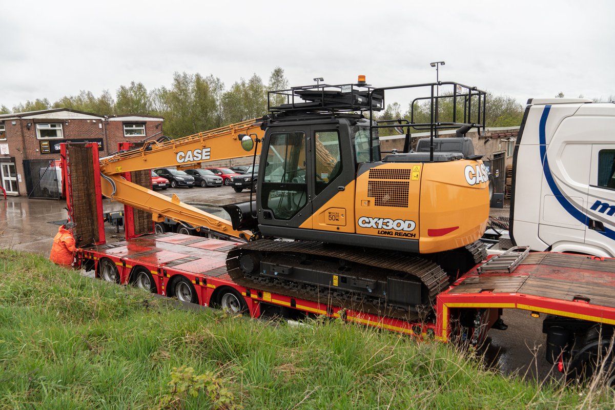 warwickward's tweet photo. 💥ANOTHER MACHINE LEAVING💥
The @CaseCE_EU CX130D Long Reach being loaded up and heading out to a drainage board! 🦅
For more information on Case CX130D's, head to our website or drop us a message - https://t.co/nCrwEzZNHj #WarwickWard #CaseCe #CaseCX130D #CX130D #Cx130DLongReach https://t.co/VVhsLpWar3