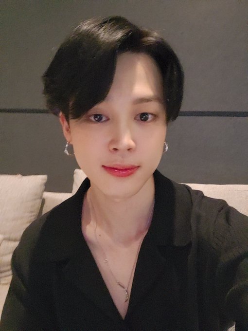 Btsジミン 黒髪にイメチェン レインボーヘアからの変貌に反響 圧倒的美 モデルプレス
