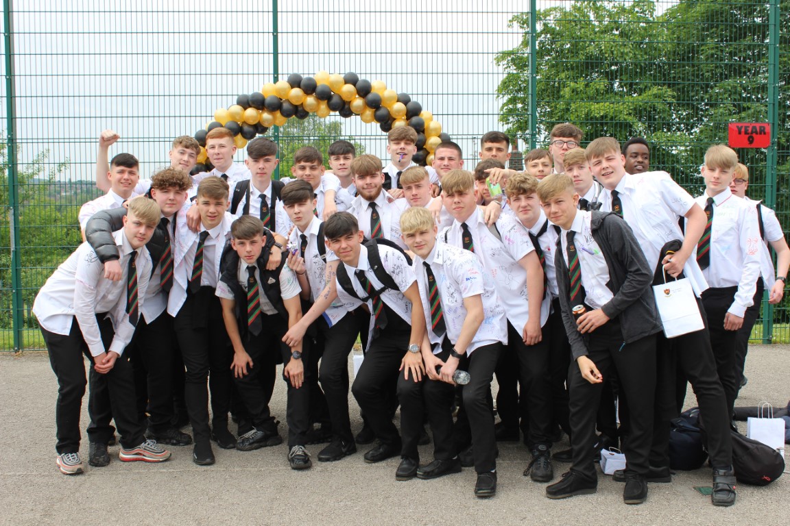 St_John_Fisher's tweet photo. 😢 Year 11 Final Assembly.
It has been a morning of tears, laughs, speeches, presentations, photo montages, snacks, shirt signing, photos and a balloon arch!
We sincerely wish all of Year 11 the best of luck and we look forward to seeing them hopefully again very soon! https://t.co/Cxe3267nIK