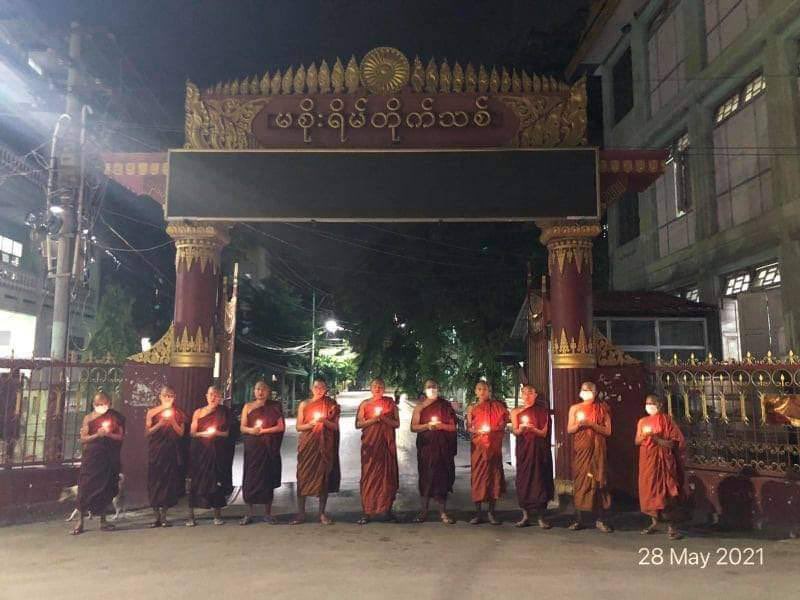 BG_ICEICE's tweet photo. Daily praying for the immediate peace of Myanmar and the safety of Myanmar people by monks from Masoeyein Monastery, Mandalay #WhatsHappeningInMyanmar #May28Coup https://t.co/63R8dAGjcK