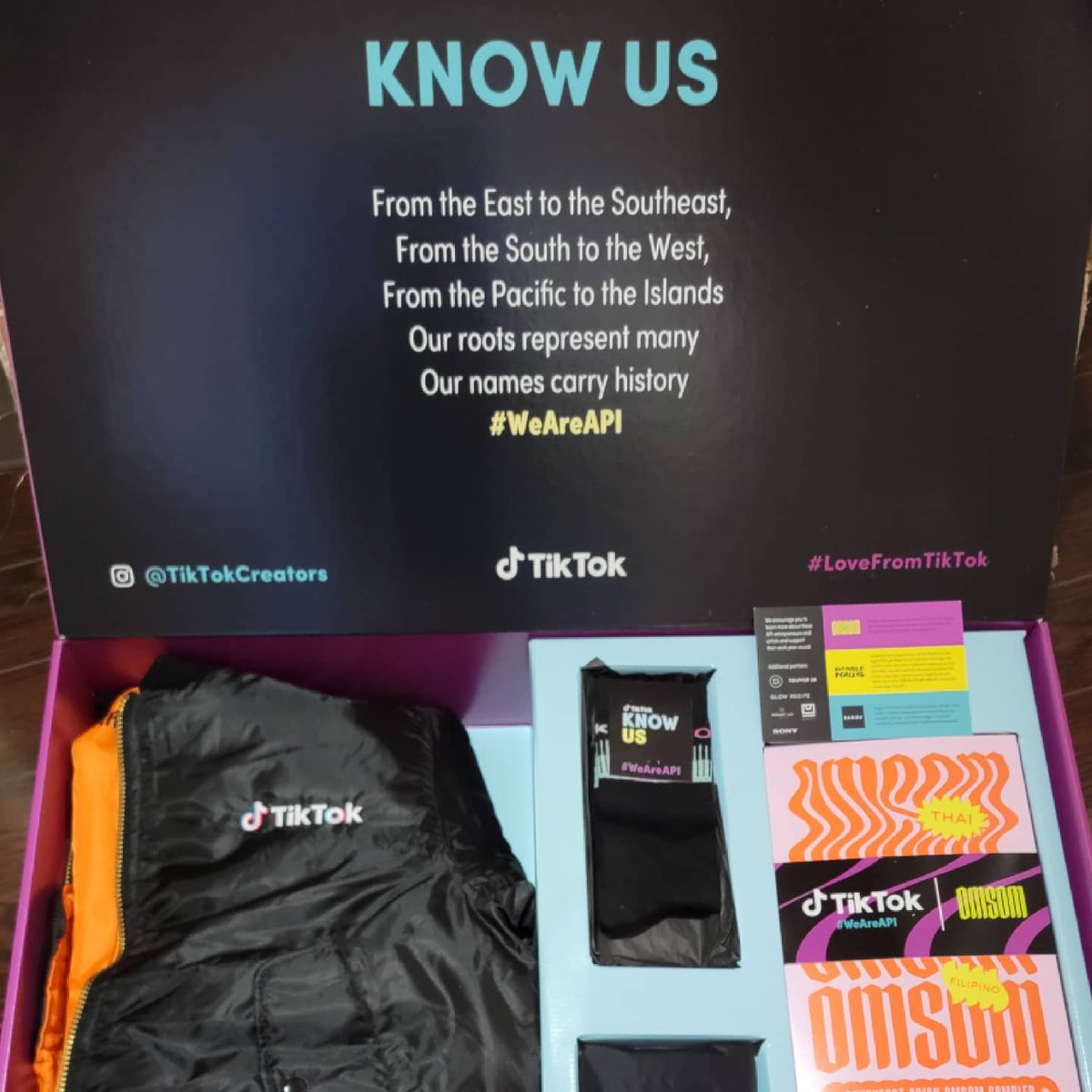 gully_golden's tweet photo. Thank you @tiktokcreators for the wonderful goodies! Eid came early this year 😅
@TikTokCanada #lovefromtiktok #WeAreAPI https://t.co/qbLhdv3Nhl