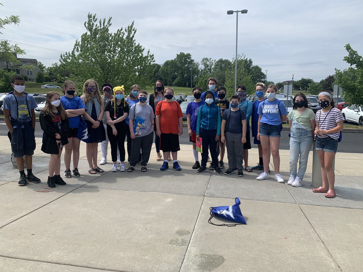 Miss_Hansell's tweet photo. Thank you to Bear Creek’s awesome PTO for sponsoring a farewell for our #6thgradesuperstars! Good luck at the middle school to our outstanding online students! https://t.co/F5uIRBZlkN