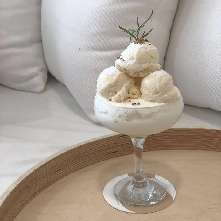orderformoa's tweet photo. order: vanilla ice cream 
for: @hnaklii 
from: taehyun
💌: Ты самая красивая -🦊 https://t.co/5W3I7LypCL