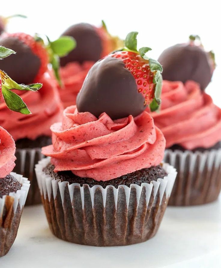 orderformoa's tweet photo. order: chocolate and strawberry cupcakes 
for: @theme_of_night 
from: sookai
💌: Ты замечательная -🦊 https://t.co/9gnJnyUkP4