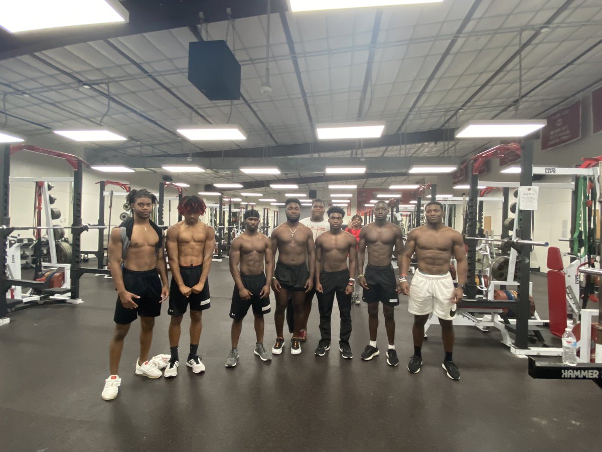 We had open weight room today for the first day of summer and these guys  showed out!! #Playerlead #Ri21andFight🔺 <a href="/TylerLegacyFB/">Tyler Legacy Red Raiders FB</a> 
<a href="/how_elijah/">elijah howard✝️</a> @HumberKj <a href="/xLaidBackx_34/">Jeremiah Sheffie</a> <a href="/_KENN44/">𝐊𝐄𝐍𝐍𝐄𝐓𝐇 𝐇𝐀𝐖𝐊𝐈𝐍𝐒 𝐉𝐑 ♛</a> <a href="/LaDavionButler1/">LaDavion”juice🧃❤️”Butler</a> @Jordan4rd <a href="/JamarionMiller1/">Jamarion Miller</a> <a href="/JWickware04/">Jaelon Wickware</a>