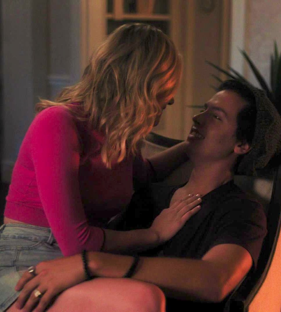 best of bughead tweet media