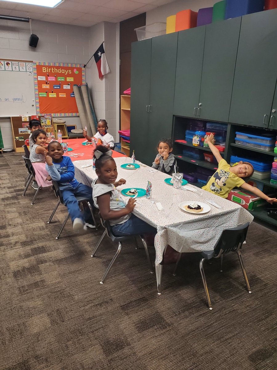 DuirdenJennifer's tweet photo. End of year pancake party! We are ready for summer! @HumbleISD_HE https://t.co/JXg8nbkmHn