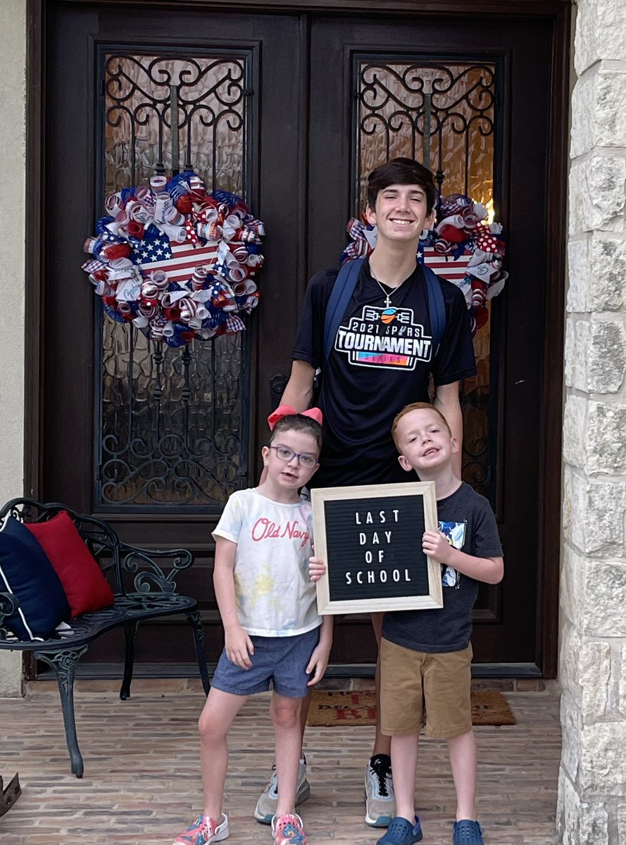 CallawayEricaA's tweet photo. Last day of Pre-K for the twins....big brother still has two weeks! #kinderbound https://t.co/joYx6VyhOe
