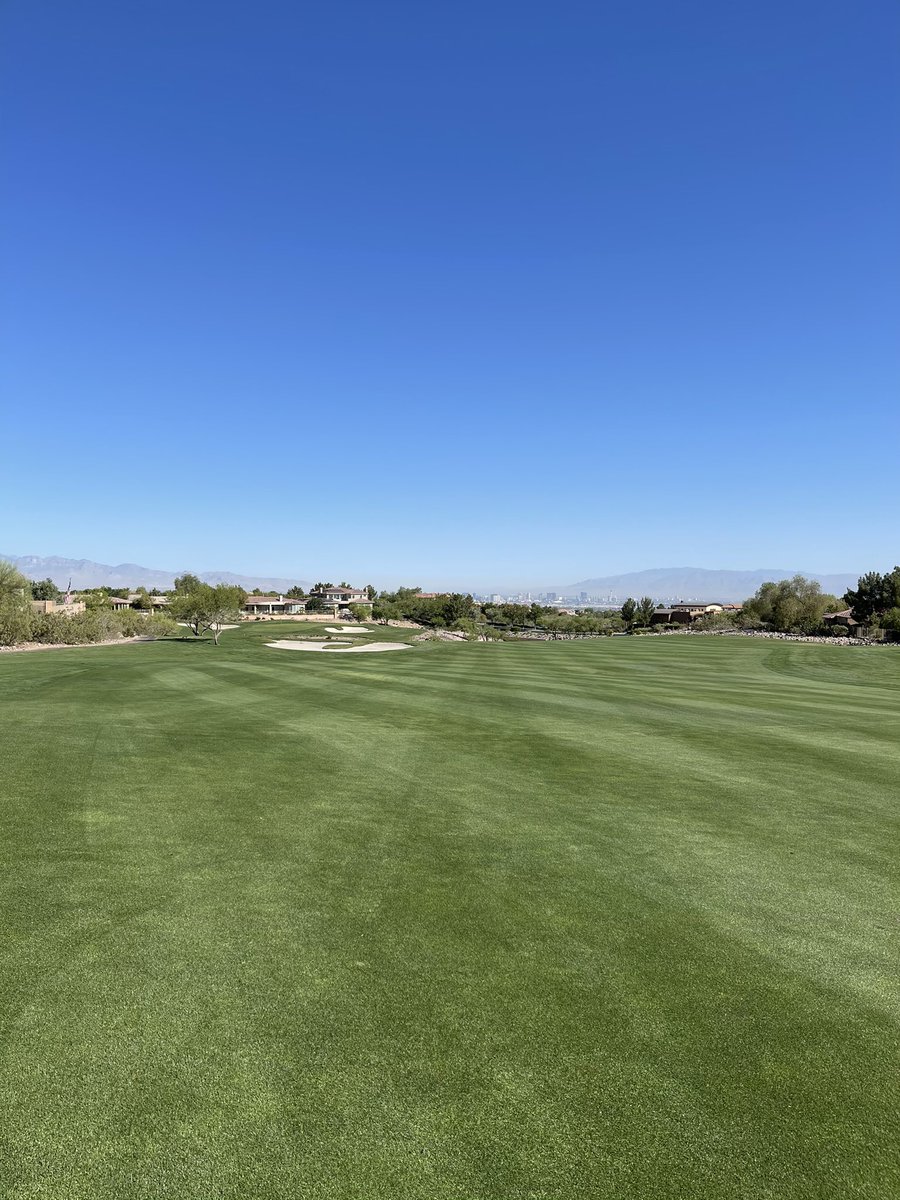 JamesSymons1's tweet photo. Ready for menโs day. Stripes for days and not a single cloud in the sky. Crew is crushing it as usual!
#anthemciuntryclublv #anthemcc3 #stripview https://t.co/hfucgL8YOi