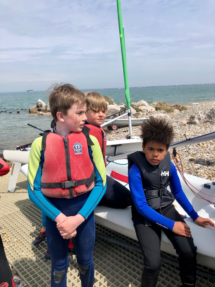RydePrep's tweet photo. What a fantastic end to a very busy enrichment week. Year 4 on the water at Sea View Yacht Club #RydeJunior #RydeY4 #RydeOutdoorLearning @SeaViewYC https://t.co/MbS1AAeOBn