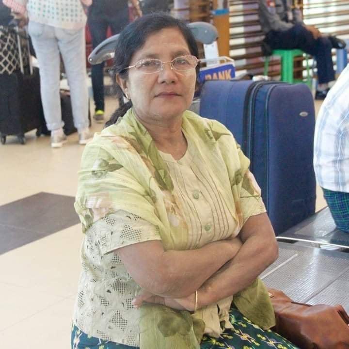 Prodemo2021's tweet photo. When the Myanmar military forces couldn’t find the protest activist, TIN HTIT PAING, they beat and arrested his mother DAW MI NGE and jailed her for 3 years...Shameless SAC! https://t.co/nNpL2HEoSi
