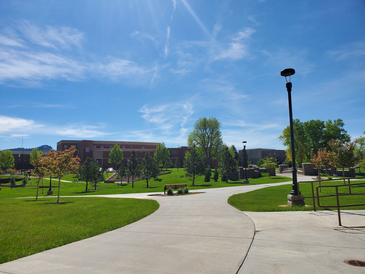 VHStrackfieldcc's tweet photo. The Tanagers woke up to a bright and sun shiny day in Spearfish. We can't wait to hit the track. #preppedandready #gotanagers https://t.co/UXRCrL1sc7