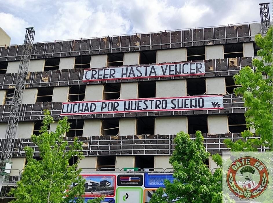 Gate26udl's tweet photo. CUANTO MÁS DIFÍCIL ES LA VICTORIA, MAYOR ES LA FELICIDAD DE GANAR ⚔⚪🔴
#Gate26 #Udlog @viejofondo09 @UDLogrones https://t.co/gHM44Mk0jo