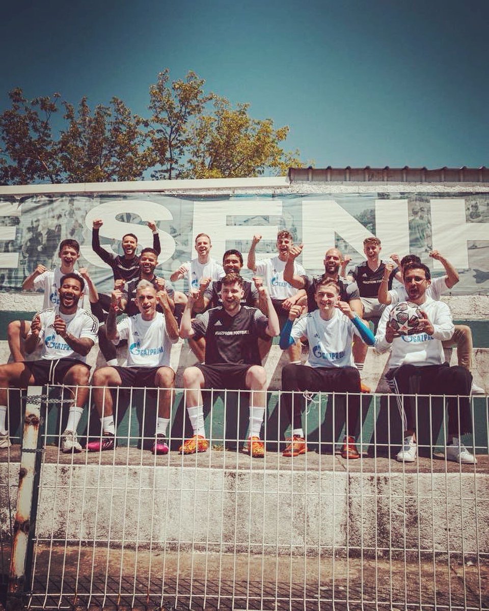 FCTlegends's tweet photo. Another exciting activation this morning, in Porto, for @ChampionsLeague partner @GazpromFootball with 🇵🇹legend and ambassador @Deco20oficial showing some of his best football skills on the pitch ✌️#uefa #gazprom #gazpromfootball #championsleague #uclfinal2021 #deco #freestyle https://t.co/1QEbIC4696