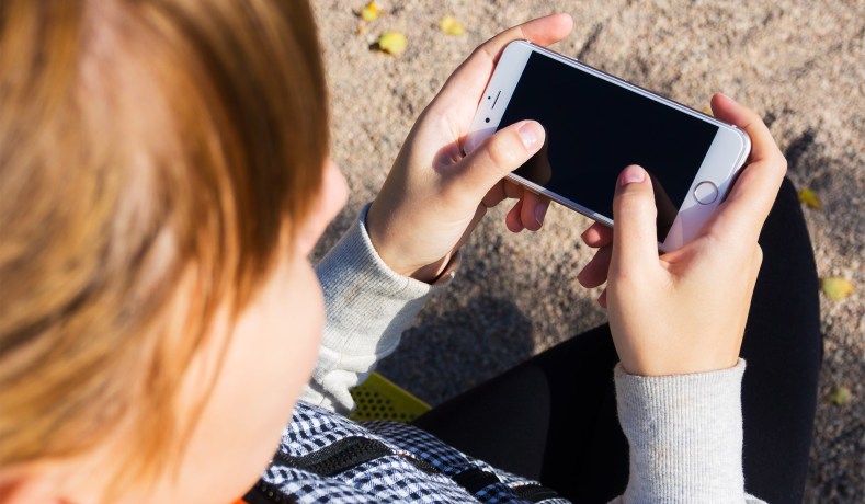 CultureReframed's tweet image. Am I depriving my kid if I don't get him an iPhone? ow.ly/Kfai50EWqwL #CultureReframed #parenting #smartphoneuse