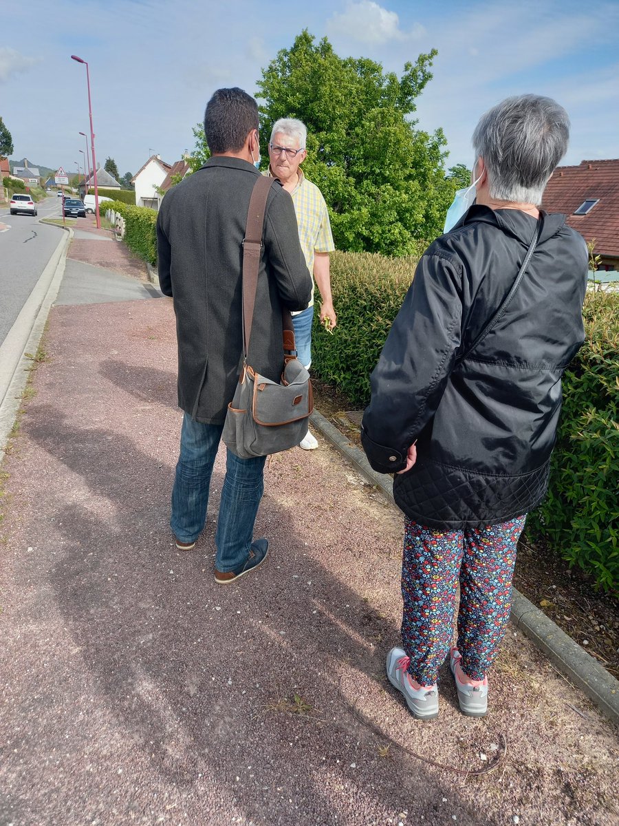 Patriote_Occita's tweet photo. Mr @PerrierAlexisRN  à l'écoute des habitants 
Qui nous expliquaient que sa femme avait droit à très peu de ressources 
C est infligeant 
@RNDieppe 
#departementales2021 
#RN76 https://t.co/4cHDzdXVlL