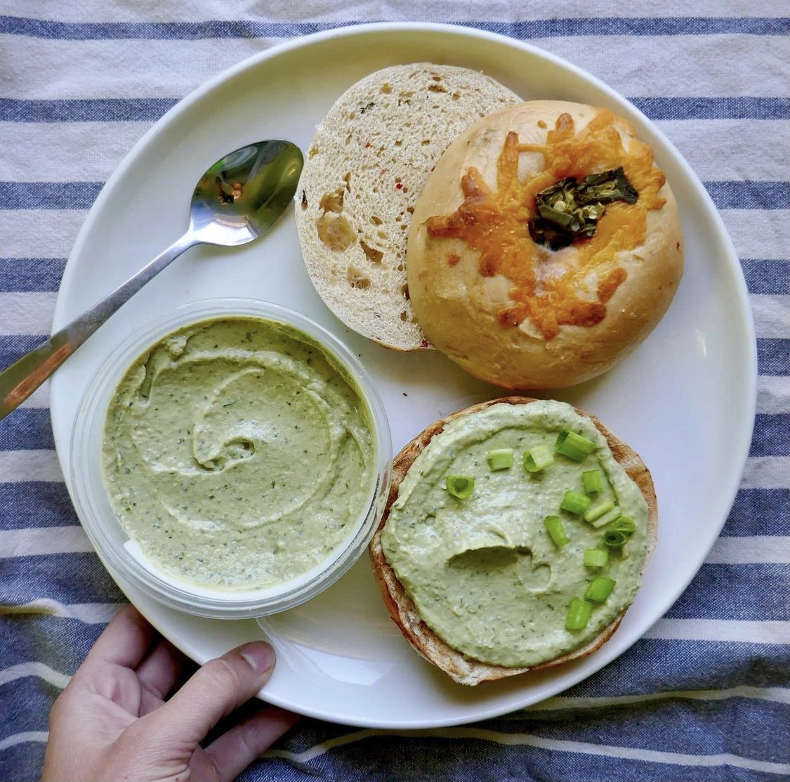 This is a dangerous combo! @nomadfoodco on our freshly baked bagels! A must try!

#seattlebagel #bagels #pnw #eatlocal #bageltime
