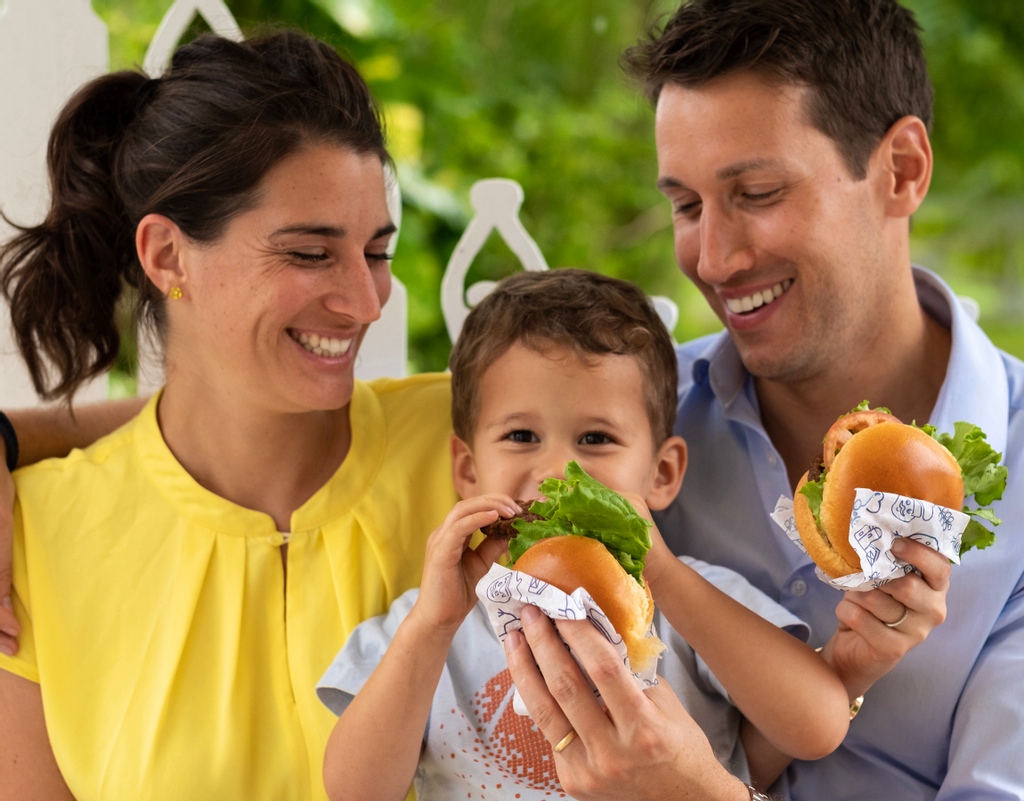 😁 share the happiness this #nationalburgerday! enjoy the warm weather with a delicious outdoor lunch filled with fluffy brioche burger buns 🍔 #burger 
#hamburger #burgers #brioche