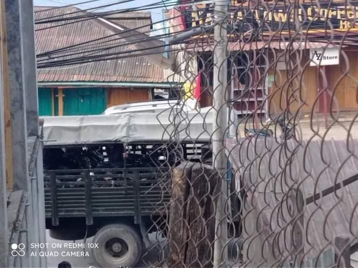 ChindwinPost's tweet photo. 7 people including 2 under-age arrested in Chin state’s capital Hakha on May. 28.  #WhatsHappeningInMyanmar https://t.co/3JOPYEQfMd