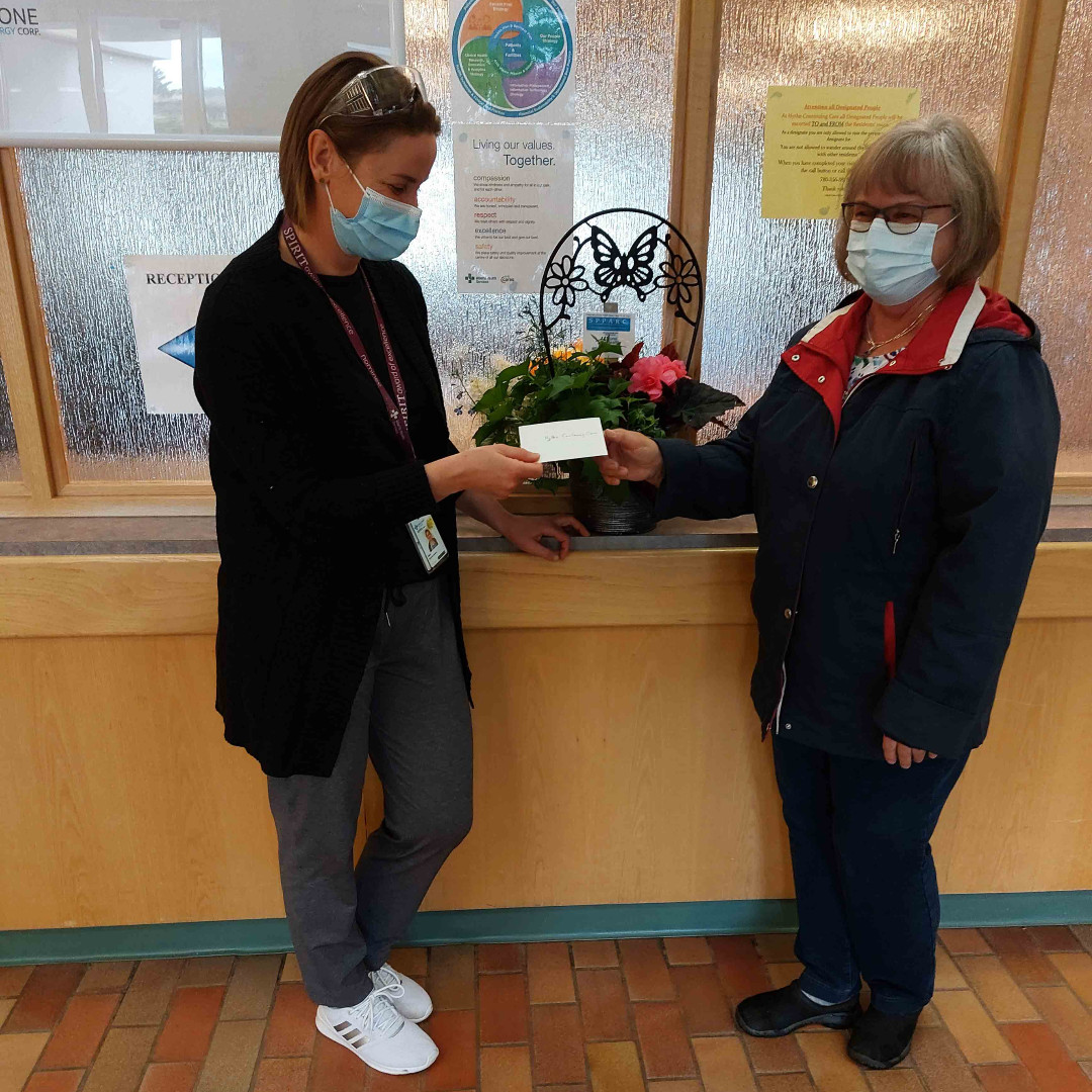 AlbertaRhPAP's tweet photo. The South Peace Physician A &amp; R Committee have been busy dropping off goodies and messages of thanks and appreciation for local health-care heroes all around #Hythe during #ABRuralHealthWeek #ruralhealthmatters @CountyofGP https://t.co/U8myBDAYVF