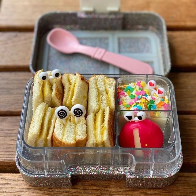yyzdistribution's tweet image. Lunch with friends is the best! ✨

The sparkle @mymunchbox adds joy and excitement to every meal! 

#kidslunch #bestlunch #funlunch #lunchdate #lunchwithfriends #munchbox