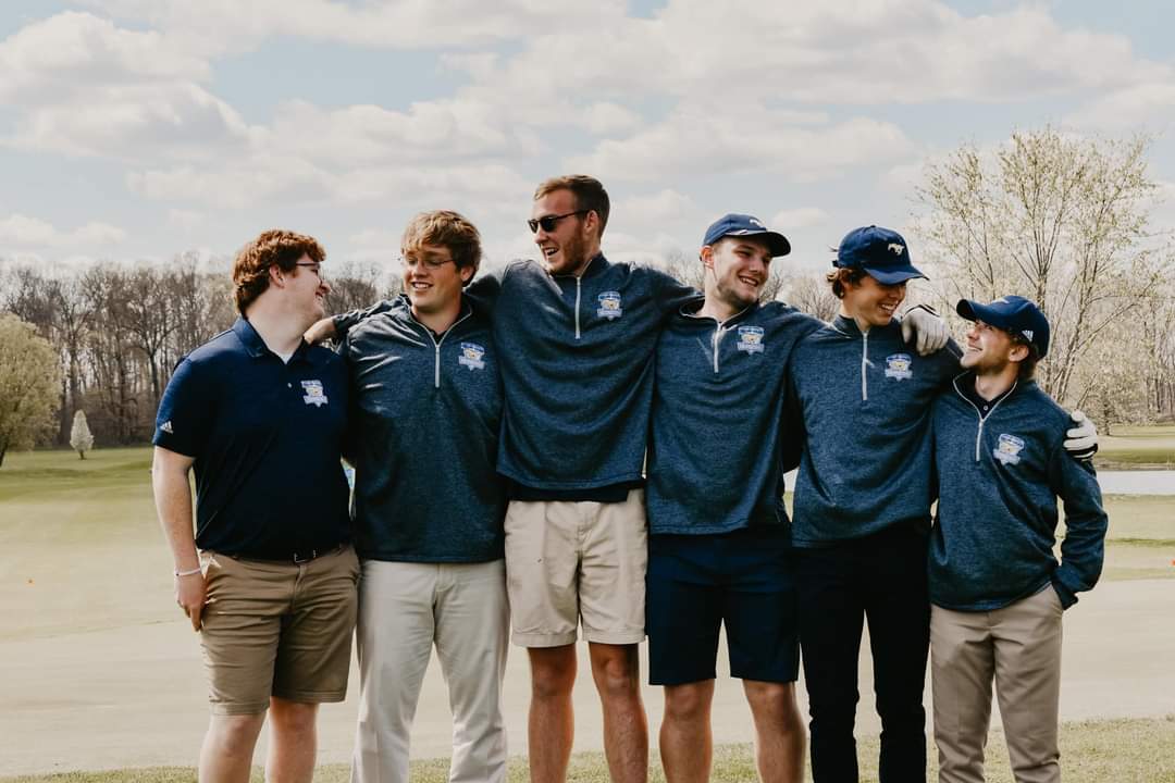 FountainGolf's tweet photo. These 6 young men graduate tonight!! Proud of all of you! https://t.co/sRM7ZyK8qI