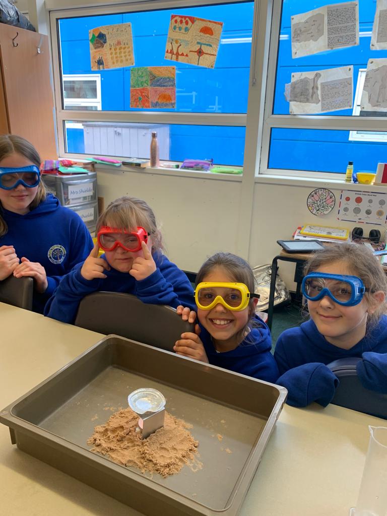 TarvinPrimary's tweet photo. Walliams class are becoming brilliant scientists, here they are testing separation by evaporation! #TarvinScience https://t.co/Nx5dM7exiQ