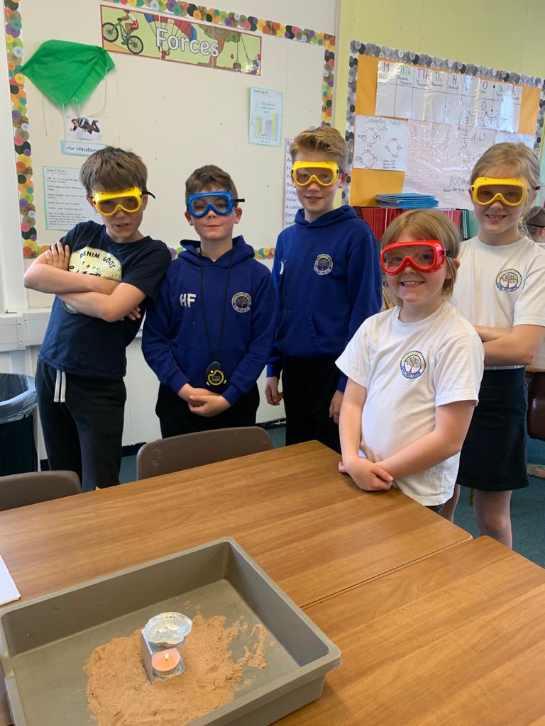TarvinPrimary's tweet photo. Walliams class are becoming brilliant scientists, here they are testing separation by evaporation! #TarvinScience https://t.co/Nx5dM7exiQ