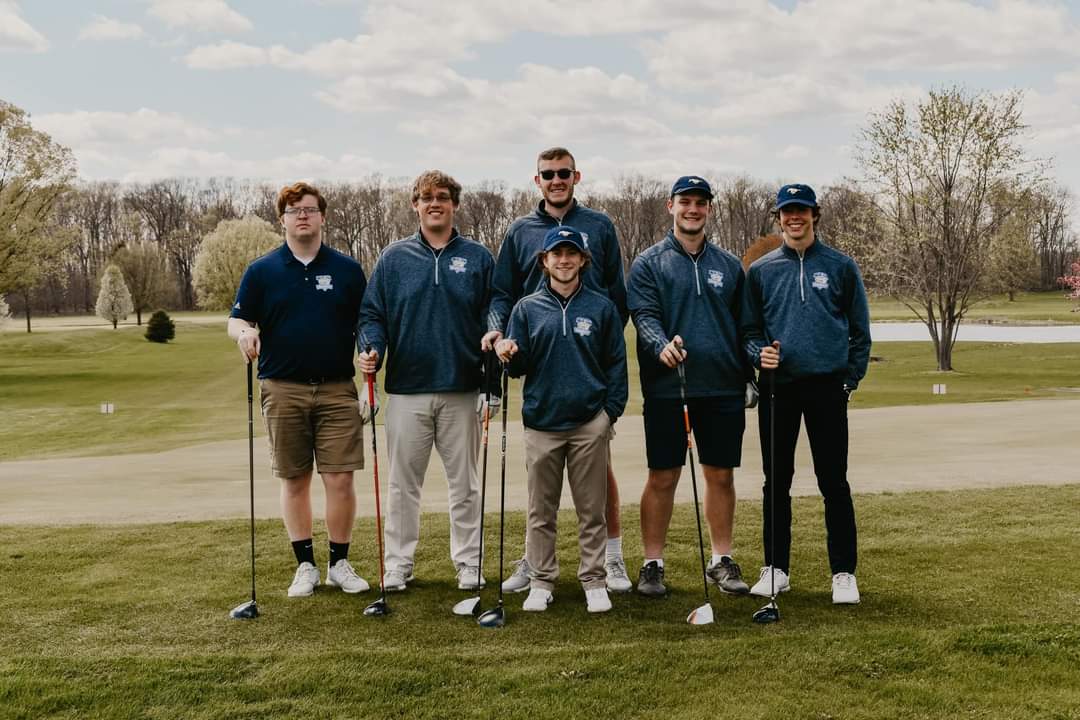 FountainGolf's tweet photo. These 6 young men graduate tonight!! Proud of all of you! https://t.co/sRM7ZyK8qI