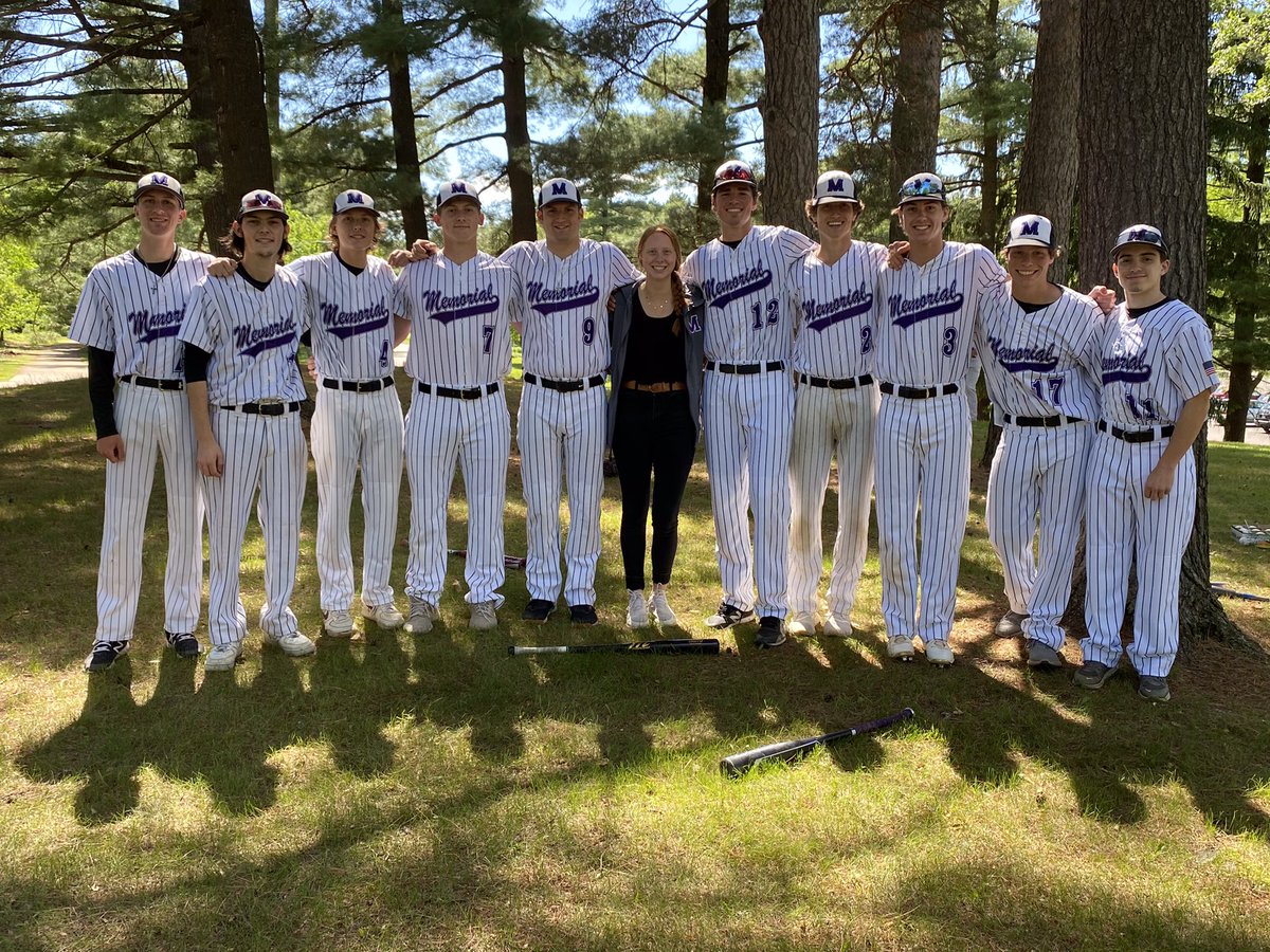 oldabebaseball's tweet photo. Shoutout to our graduating class of Old Abe Seniors! You guys play the game the right way, we couldn’t be more proud of a group of young men! A big thank you to Senior Manager @SophieSchember1 as well, BRC Baseball Manager of the Year! https://t.co/ce9H4ftiVE