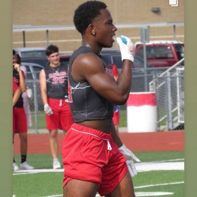 cantmisssports1's tweet photo. **College Coaches we have a good one**

Jameer Martin @jameer_martin 
2023 LB Cleveland HS

https://t.co/aeCYnenYs6

What he does best:
-He is an explosive blitzer from all areas
-Against the run, he takes good angles and his speed allows him to make plays from the back side https://t.co/Z10l7X4GaV