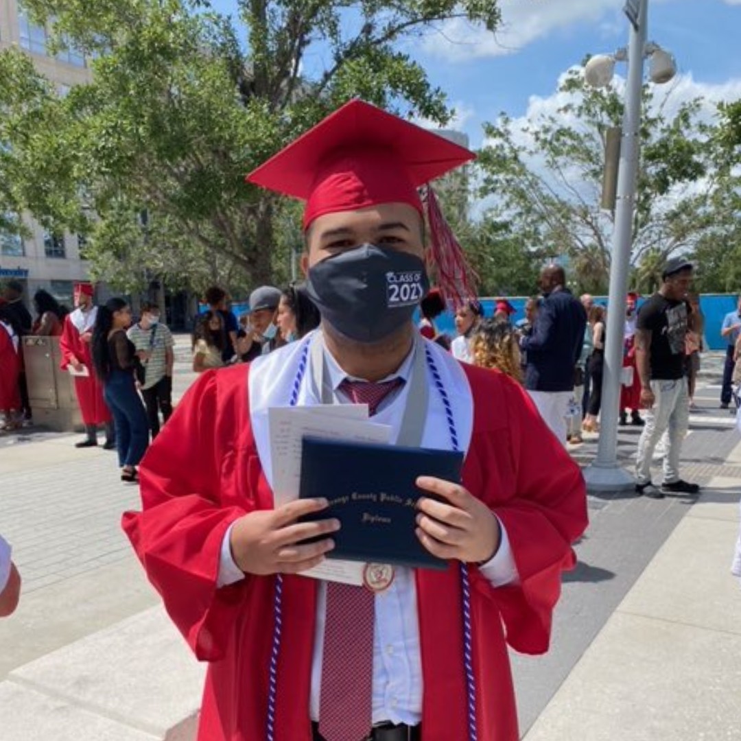 Abletrust's tweet photo. Graduation season is upon us, and these amazing #FLHSHT grads from @EastRiverHS are looking sharp in their caps, gowns and cords. We are so proud of you and know that you will go on to greatness! #graduation2021 #futureleaders #readytowork https://t.co/cm52zYZZXR
