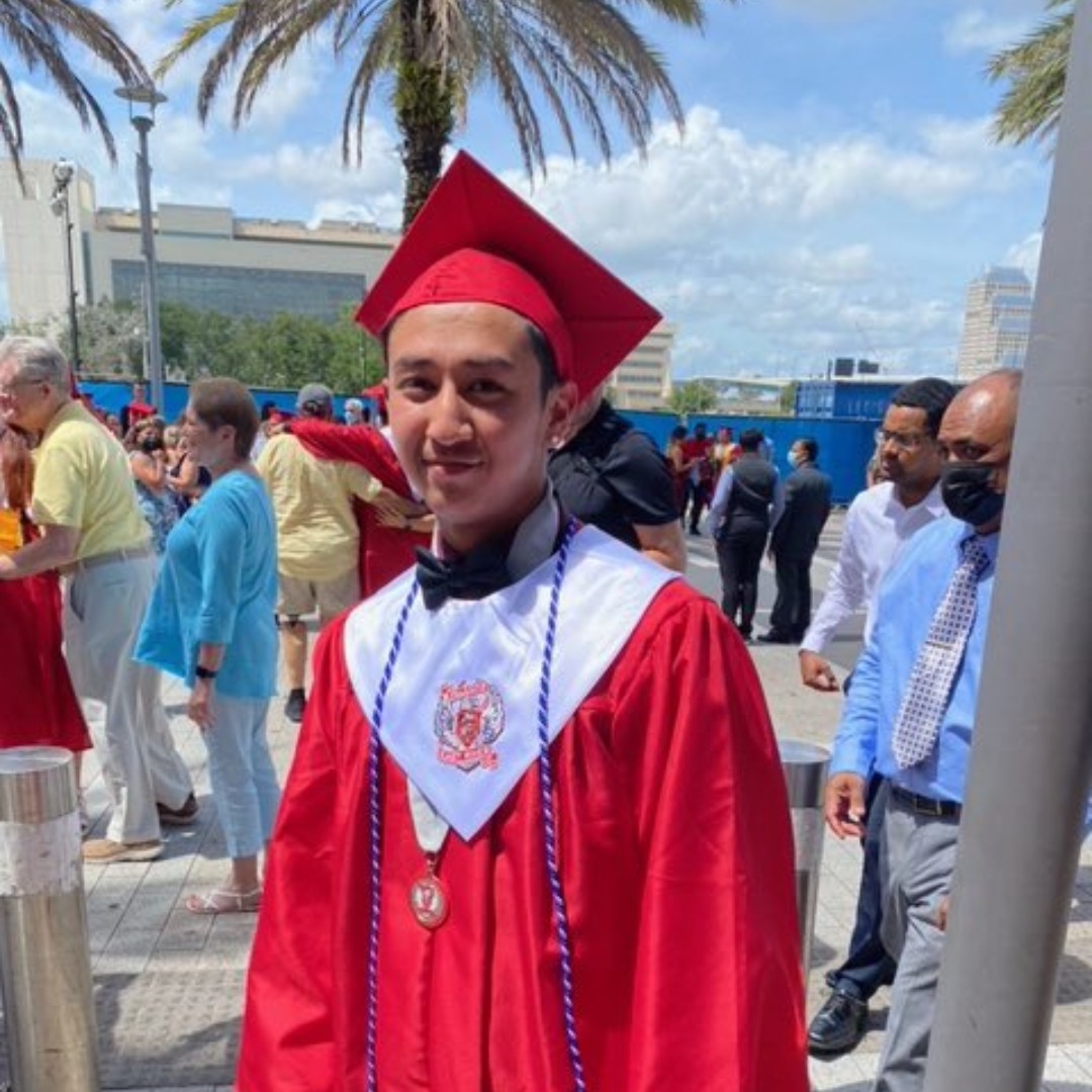 Abletrust's tweet photo. Graduation season is upon us, and these amazing #FLHSHT grads from @EastRiverHS are looking sharp in their caps, gowns and cords. We are so proud of you and know that you will go on to greatness! #graduation2021 #futureleaders #readytowork https://t.co/cm52zYZZXR