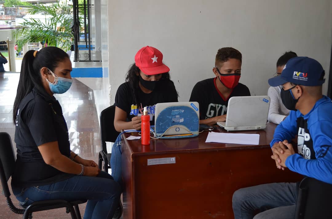 ConcejoM2021's tweet photo. #28Mayo 📢 Continúa jornada de registro 2021 de los bachilleres en el sistema de OPSU, el cual dirigen los jóvenes estudiantes del nivel superior del PSUV del municipio, esta actividad se llevará a cabo durante las semanas flexible hasta el 17 de julio
#JuntosConstruimosFuturo https://t.co/GN5aL3qY1n