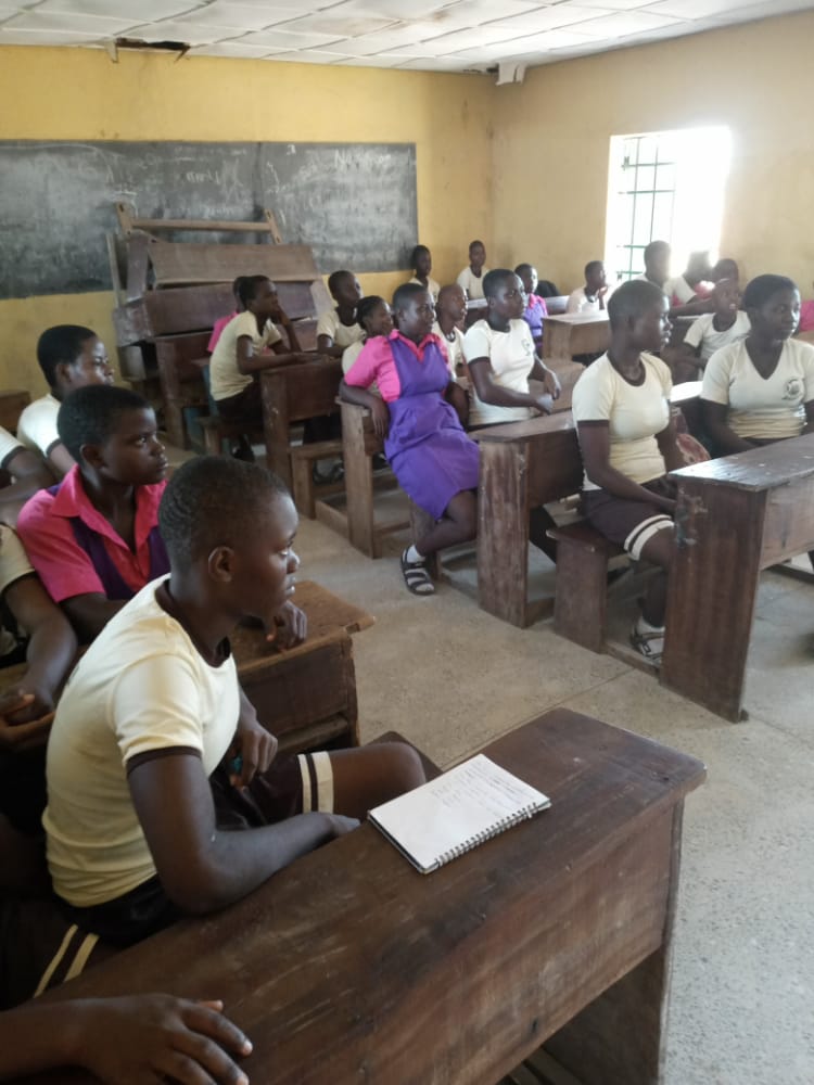 DevTrainNg's tweet photo. The DevTrain Team along with partners held a “Girl Talk” session with 200 adolescent girls and boys, stressing the need for boys to take responsibility (offer social support) to female during menstruation.

#ItsTimeForAction
#WorldMenstrualHygieneDay
#SustainableYouthDevelopment https://t.co/856bTKnpk9