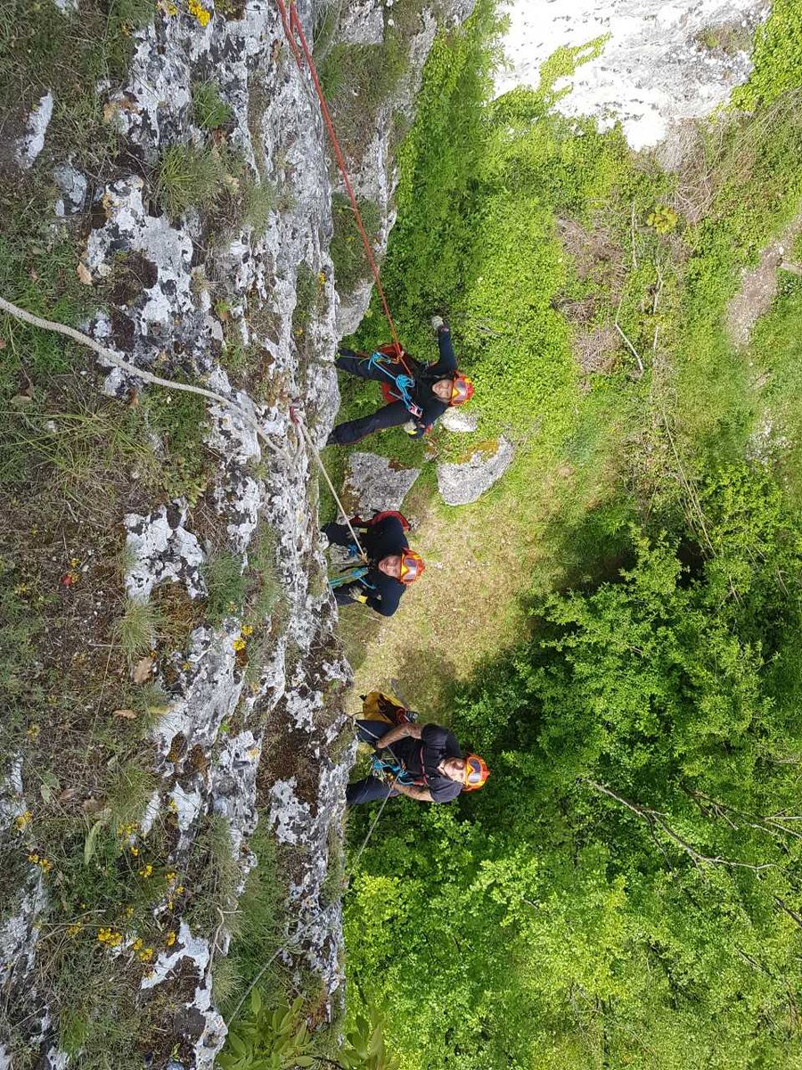 sdis27's tweet photo. 👏 aux 3 stagiaires reçus à la pré-sélection #Imp2 sur 2 jours d'autonomie sur corde.
Ils ont déjà participé à un écrit avec 40 questions, puis 1 journée avec au atelier noeuds, appréhension du vide, ... 
L'équipe spé #GRIMP a 1 an pour les préparer avant leurs formation à ANGERS https://t.co/Uv8rSFydze