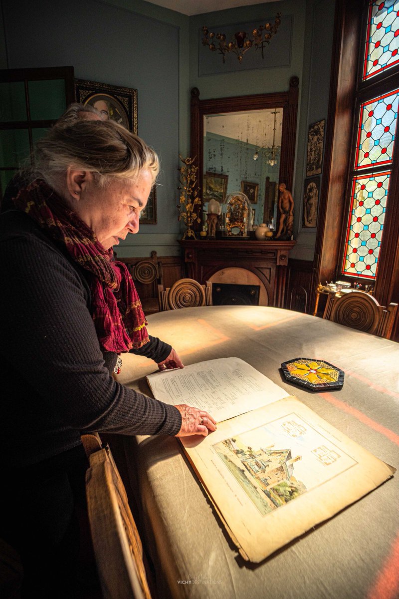 💙 Vichy Mon Amour #10 💙
Le nouveau numéro de notre magazine Vichy Mon Amour vient tout juste d'être livré ! Il sera disponible chez nos commerçants mais également à la Maison Vichy.