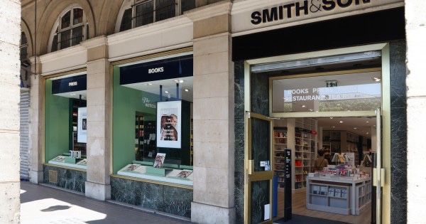 LIBRAIRIE > La librairie WHSmith &amp; Son refaite et réouverte buff.ly/34p05VJ #librairie #edition #paris