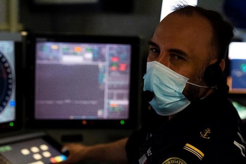 MarineNationale's tweet image. ⚓️ [Portrait de marin] Entretien avec le maître principal Fabrice, officier de désignation d&apos;objectifs sur la FDA Forbin. Il nous présente ses missions dans le cadre de #FormidableShield2021. #NotreDéfense 
@EtatMajorFR 
@premar_ceclant 
▶️ bit.ly/2Tq199z