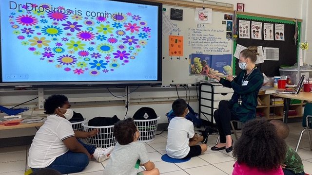dspringses's tweet photo. It's always great when the assistant principal reads to your class! #Bottomley'sBees #LearningtoFly @kjdrosinos @B4wdfocused @vbschools https://t.co/lAqfXZ6Hto
