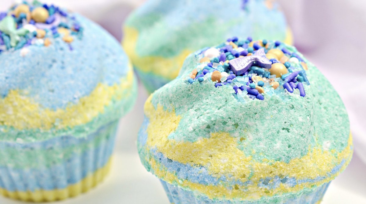 The #weekend is coming up. Pamper yourself with these #DIY mermaid cupcake #bathbombs! 😍 Tutorial here: bit.ly/3fwxcgo #selfcare #beautytips  #DIYblogger #DIYblog #lifestyle #lifestyleblogger #hipmamasplace #skincare #diyskincare #weekendvibes