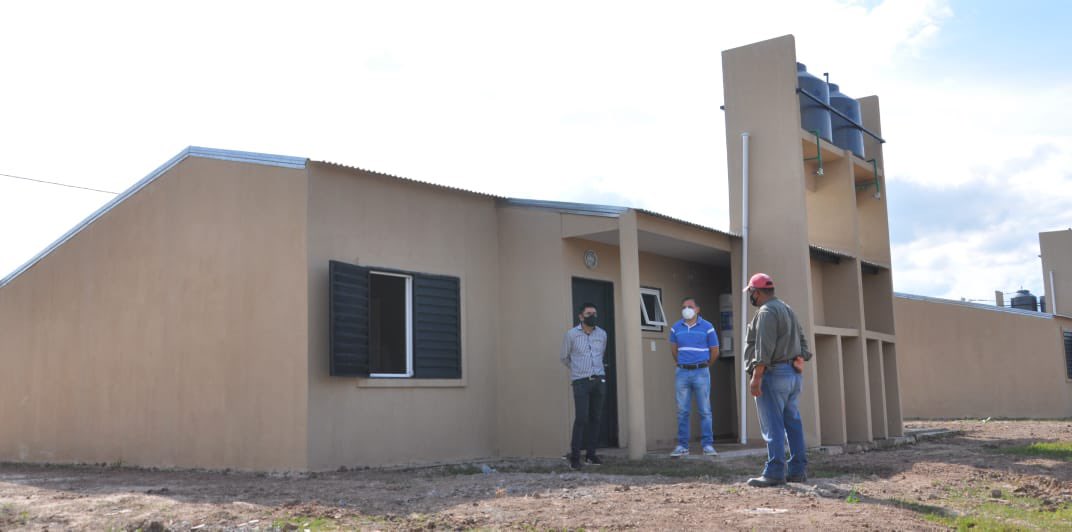 Junto al <a href="/IPDUV/">InstitutodeVivienda</a> estamos cumpliendo con nuestros objetivos, cuando decíamos que la obra pública se iba reactivar y teníamos el desafío de completar estas viviendas, aun en los momentos más difíciles que nos tocó atravesar hoy eso es una realidad y lo estamos demostrando con hechos