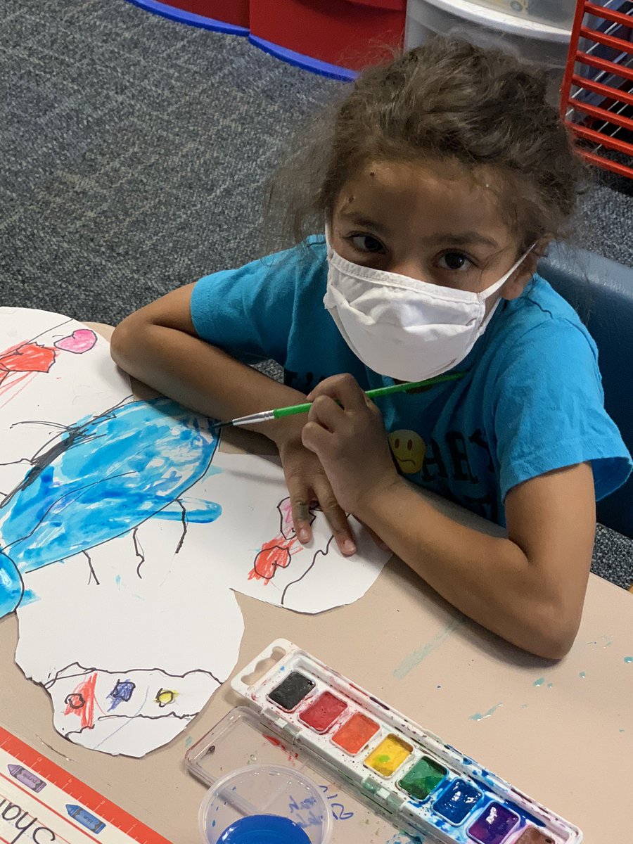 KeeleeAhlgren's tweet photo. Centennial’s kindergarten artists had fun creating their symmetrical butterflies!! #pawpride 
@ctlbulldogs
 #osd135 https://t.co/xsoIHQecpC
