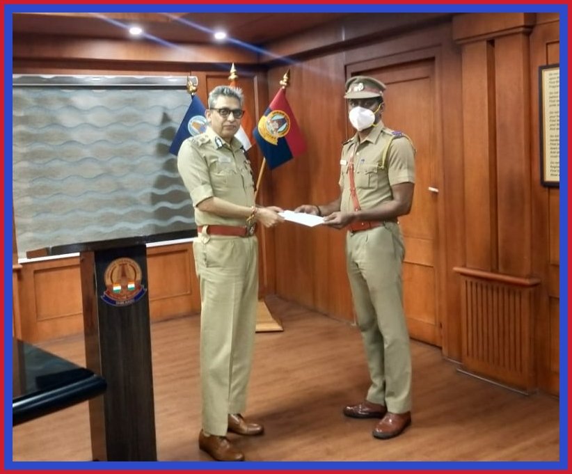 DCP_Adyar's tweet photo. OTP மோசடி மூலம் முதியவரிடம் மோசடி செய்யப்பட்ட அவரின் வாழ்நாள் சேமிப்பு பணமான  53,25,000/- ஐ  மீட்டு தந்த அண்ணாநகர் #cybercrime பிரிவினர் SI ராஜா சிங், காவலர்கள் மணிகண்ட ஐயப்பன் &amp; ராம் சங்கர் குழுவினரை COP அவர்கள் நேரில் அழைத்து பாராட்டினார்கள்.
குழுவினருக்கு எனது வாழ்த்துக்கள். https://t.co/XCnc93sxMy